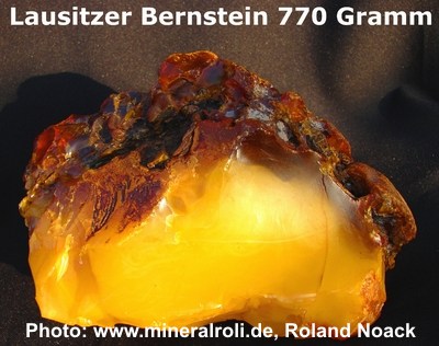 3-4,5 g``Mineralien Bernstein 1 Tropfen Lochlstein freeform Sein Gewicht ist ca